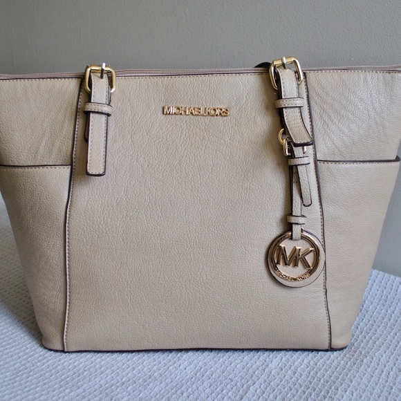 NWOT Michael Kors Jet Set Beige Bag - Picture 4 of 7